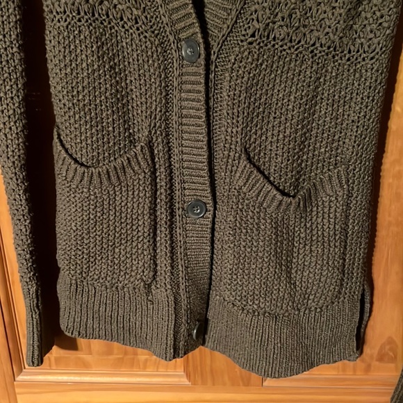 3/$20 🦋 Abercrombie & Fitch Knit Cardigan | Size: Small - Picture 2 of 6